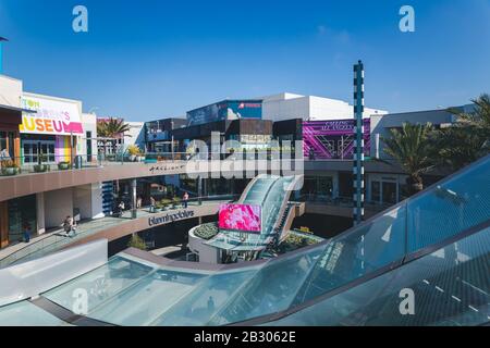 Santa Monica, Kalifornien - 15. Februar 2020: Santa Monica Place Einkaufszentrum, Santa Monica, Los Angeles County, Kalifornien, USA Stockfoto
