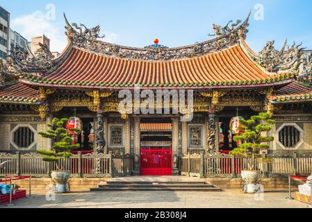 Lungshan-Tempel von Manka, der 1738 in Taipeh von Siedlern aus Fujian während der Qing-Herrschaft zu Ehren Guanyins erbaut wurde. Stockfoto