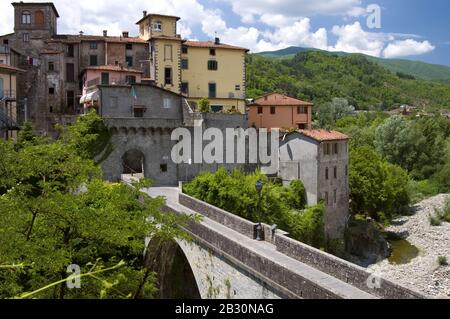 Brücke über den Serchio in Castelnuovo di Garfagnana, Toskana Stockfoto