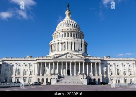 US Capital Building von der East plaza des US Capital Grounds an einem klaren Tag in der Hauptstadt der Vereinigten Staaten. Stockfoto