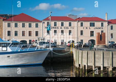 Henry Jones Art Hotel, auf dem Gelände eines georgischen Koloniallagers und einer Marmeladenfabrik am Hobart Waterfront, Tasmanien, Australien Stockfoto