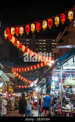 Temple Street, Chinatown, nachts, Singapur Stockfoto