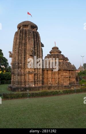 Bhubaneshwar, Orissa, Indien, Dezember 2019, Allgemeiner Blick auf den Chitrakarani-Tempel, der Mandapa und den Haupttempel zeigt Stockfoto