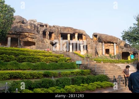 Bhubaneshwar, Orissa, Indien, Dezember 2019, Allgemeine Ansicht von Chhota Hatti Gumpha und anderen in Udayagiri-Höhlen Stockfoto