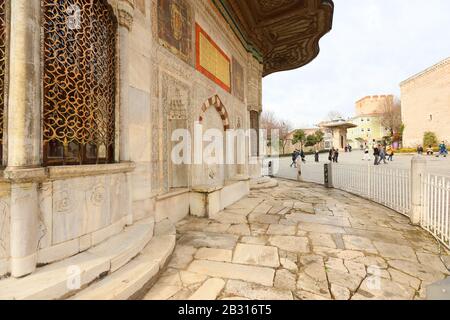 Grab der Sultan-Ahmed-Moschee in der Nähe der Hagia Sophia in Istanbul. Türkei. Stockfoto