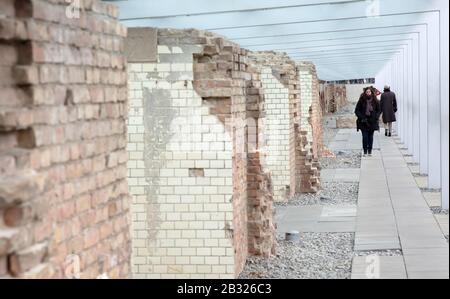 Berlin, Deutschland - 30 Dezember: Ruine der SS-Hauptquartier in Museum Topographie des Terrors am 30. Dezember 2019, Berlin Stockfoto