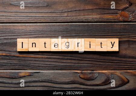 Integrität Wort auf Holz Baustein geschrieben. Integrität text auf Tisch, Konzept. Stockfoto