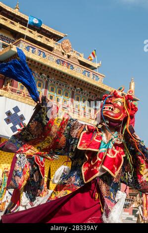 Kathmandu, Nepal - 19. Februar 2012: Die tibetisch-buddhistische Gemeinde feiert Losar, (tibetisches Neujahr) im Kloster Shchen in der Nähe von Boudhanath. Stockfoto