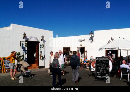 El Recoverco Bar und Restaurant, Teguise Sonntagsmarkt, Lanzarote, Kanarische Inseln, Spanien, Europa Stockfoto