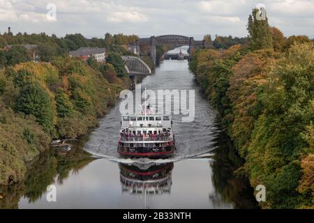 Die Royal Iris der Mersey Ferries auf dem Manchester Ship Canal, kurz nachdem sie Latchford Locks in Warrington verlassen hatten Stockfoto