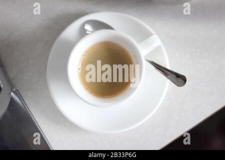 Frisch Gebrühter Kaffee Mit Blick Auf Den Overhead. Schuss starken Espresso. Stockfoto