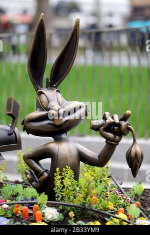 London, England, Großbritannien. "Scenes in the Square"-Standattrail - Bugs Bunny Stockfoto