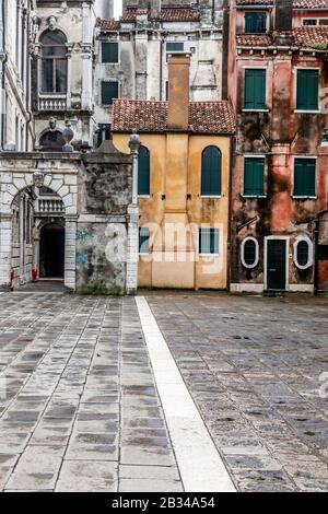 Apartments neben dem Musikkonservatorium Benedetto Marcello, Venedig, Italien Stockfoto