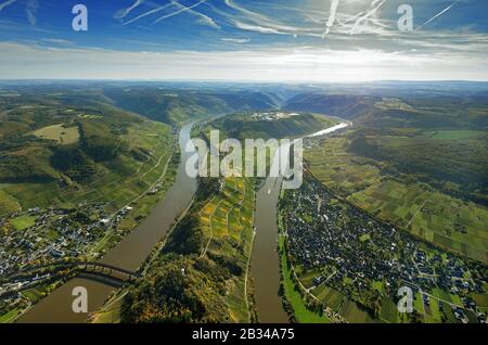 , Flussbiegung Mosel bei Zell (links) und Briedel (rechts), 18.10.2012, Luftbild, Deutschland, Rheinland-Pfalz, Zell Stockfoto