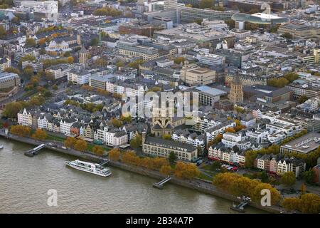 , Altstadt von Köln am Rhein mit großer St.-Martin-Kirche und Kölner Rathausturm, 18.10.2012, Luftaufnahme, Deutschland, Nordrhein-Westfalen, Köln Stockfoto