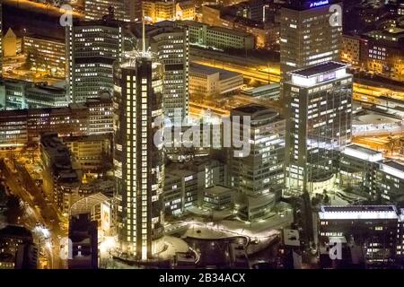 Blick auf die RWE-Zentrale in Essen in der Nacht, Luftbild, Deutschland, Nordrhein-Westfalen, Ruhrgebiet, Essen Stockfoto