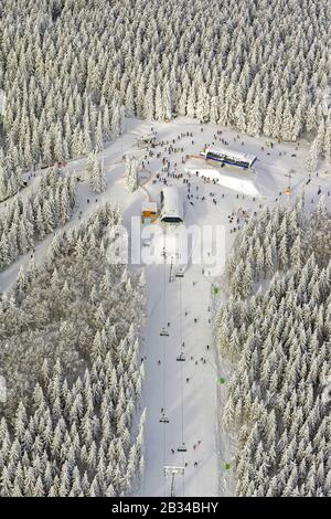 , Bergstation des Skiliftes in der Winterberger Buere, 26.01.2013, Luftbild, Deutschland, Nordrhein-Westfalen, Sauerland, Winterberg Stockfoto