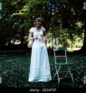 Erzherzogin Michaela von Habsburg im Englischen Garten, Deutschland München um 1985. Erzduschess Michaela von Habsburg im englischen Garten, Deutschland München um 1985. Stockfoto