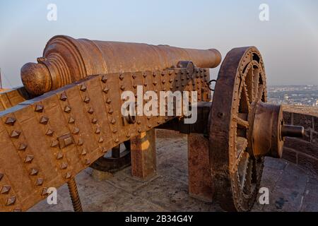 Jodhpur, Rajasthan, indien. Januar 2014. Mehrangarh Fort Cannon, eines der größten Forts Indiens. Stockfoto