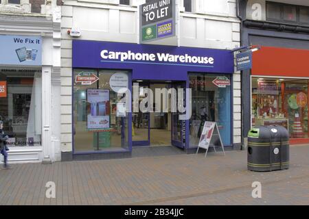 Stafford, GROSSBRITANNIEN - 28. Dezember 2019: Carphone Warehouse Shop auf der High Street. Die Carphone Warehouse Ltd. Ist ein britischer Mobilfunkhändler mit Stockfoto