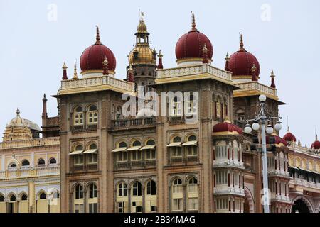 Palast von Mysore, Ambavilas Palast, Mysore, Karnataka Indien. Amtssitz der Wodeyars - Machthaber von Mysore Stockfoto