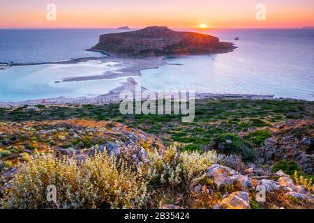 Sonnenuntergang über Balos Beach auf Kreta, Griechenland. Stockfoto