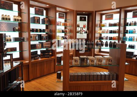 Dubai VAE Dezember 2019 Molton Brown Beauty-Produkte in einem Shop in einem Einkaufszentrum ausgestellt. Molton Brown Outlet. Sie verkaufen Bade-, Körper- und Kosmetikprodukte bl Stockfoto