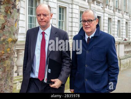 London, Großbritannien. März 2020. Professor Chris Whitty, Chief Medical Officer für England und Chief Medical Adviser to the Government(Left) mit Sir Patrick Vallance, Chief Scientific Adviser to the Government. Sie haben Boris Johnson und die Regierung über den jüngsten Ausbruch von Coronavirus beraten. Kredit: Tommy London/Alamy Live News Stockfoto