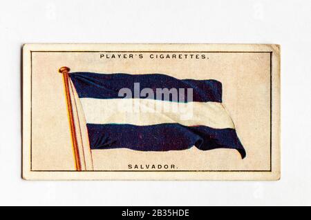 Die Zigarettenkarte des Spielers in Flags der Serie League of Nations zeigt Flagge Salvadors. Ausgabe Von 1928. Stockfoto