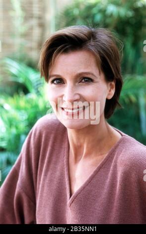 Deutsche Schauspielerin und Regiseurin SUSANNE Uhlen spielt die weibliche Haupttrolle Ellen Parry in ROSAMUNDE PILCHER: Blüte des LEBES. Die deutsche Schauspielerin und REGISSEURIN SUSANNE Uhlen spielt die weibliche Hauptrolle Ellen Parry in ROSAMUNDE PILCHER: Blüte des LEBES. Stockfoto