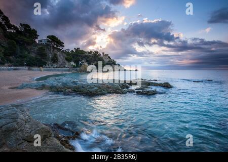 Castell de Sant Joan de Lloret de Mar bei Sonnenaufgang Spanien Stockfoto