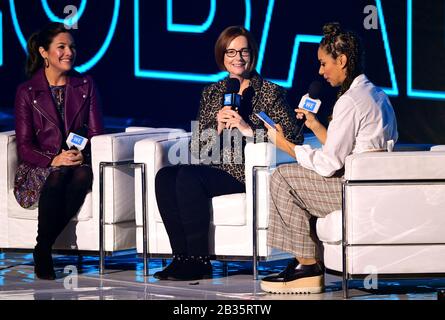 Sophie Gregoire Trudeau, Julia Gillard und Leona Lewis (links-rechts) auf der Bühne beim WE Day UK Charity Event und Konzert in Der SSE Arena, Arena Square, London. Stockfoto