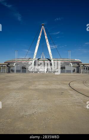 Turin, ITALIEN - 04. März 2020: Allgemeiner Blick auf das Wüstenallianz-Stadion (auch bekannt als Juventus-Stadion). Das für Mittwoch, den 4. März angesetzte Halbfinal-Fußballspiel des italienischen Pokals zwischen Juventus und dem AC Mailand wurde im Rahmen von Maßnahmen, die die Ausbreitung des Coronavirus COVID-19-Virus-Ausbruchs in Italien stoppen sollen, auf unbestimmte Zeit verschoben. Medien sagen, dass die italienische Regierung Maßnahmen zur Aufhebung aller Sportveranstaltungen für 30 Tage durchführen wird, obwohl Fußballspiele möglicherweise noch hinter verschlossenen Türen stattfinden dürfen. (Foto von Nicolò Campo/Sipa USA) Stockfoto