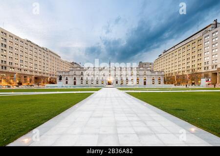 Santiago, Region Metropolitana, Chile - Palacio de la Moneda oder La Moneda, chilenischer Präsidentschafts- und Regierungspalast, entworfen auf Neo Stockfoto