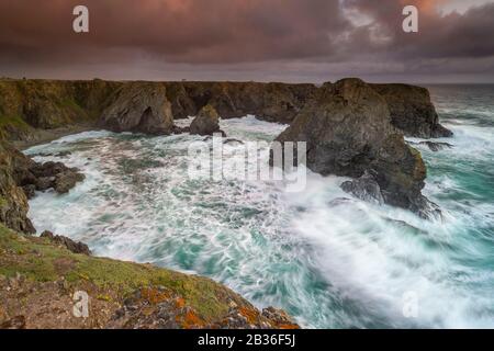 Frankreich, Morbihan, Belle Ile en Mer, Port Coton, Wild Coast Les Aiguilles de Port Coton Stockfoto