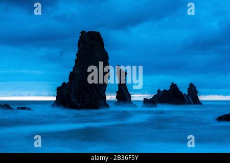 Frankreich, Morbihan, Belle Ile en Mer, Port Coton, Wild Coast Les Aiguilles de Port Coton Stockfoto