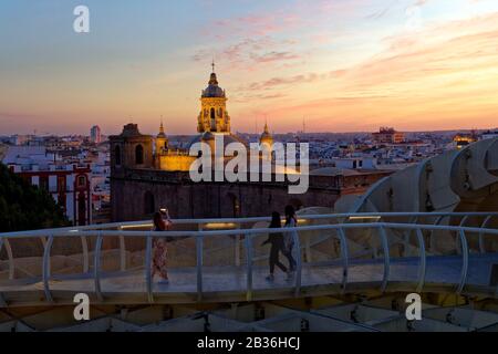 Spanien, Andalusien, Sevilla, Encarnation Regina-Viertel, Plaza de la Encarnacion, allgemeiner Blick vom Mirador des Metropol-Parasols (Baujahr 2011) des Architekten Jurgen Mayer-Hermann Stockfoto