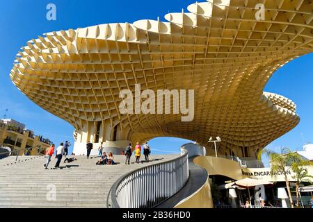 Spanien, Andalusien, Sevilla, Encarnation Regina Bezirk, Plaza de la Encarnacion, die Metropol Parasol Fußgängerbrücke im Jahr 2011 von dem Architekten Jürgen Mayer Hermann Stockfoto