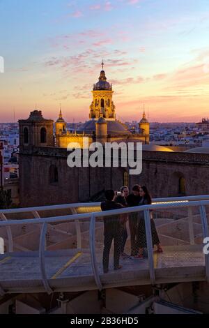 Spanien, Andalusien, Sevilla, Encarnation Regina-Viertel, Plaza de la Encarnacion, allgemeiner Blick vom Mirador des Metropol-Parasols (Baujahr 2011) des Architekten Jurgen Mayer-Hermann Stockfoto