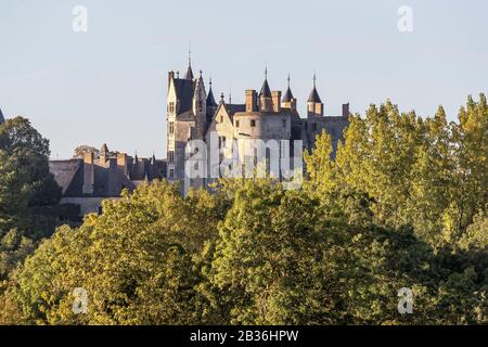 Frankreich, Maine-et-Loire, Loiretal, das von der UNESCO zum Weltkulturerbe erklärt wird, Montreuil-Bellay, Chateau de Montreuil-Bellay (15. Jahrhundert) Stockfoto