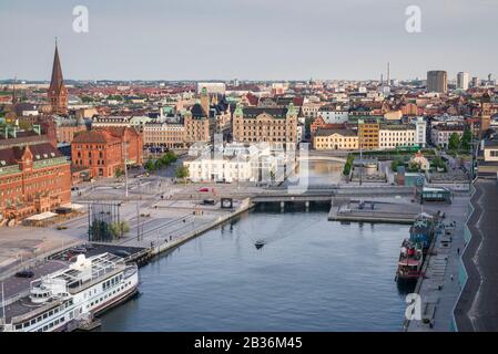 Schweden, Scania, Malmö, Inre Hamnen Innenhafen, Hochwinkelblick Stockfoto