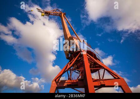 Schweden, Vastragotland und Bohuslan, Gothenburg, Werftkran, Skyline der Stadt Stockfoto