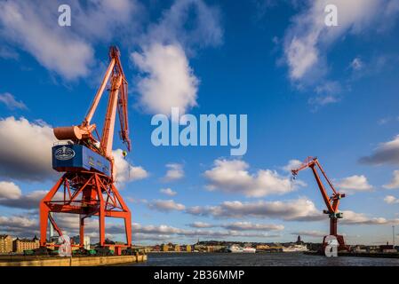 Schweden, Vastragotland und Bohuslan, Gothenburg, Werftkran, Skyline der Stadt Stockfoto