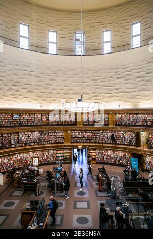 Schweden, Stockholm, Stadtbibliothek, kreisförmiges Interieur des Architekten Erik Gunnar Asplund Stockfoto