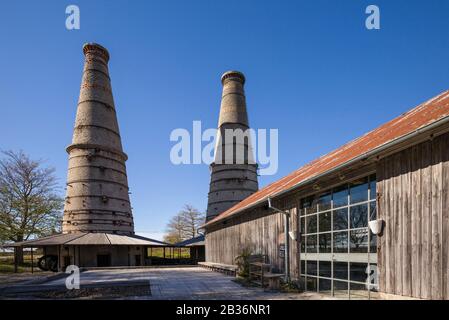 Schweden, Gotland Island, Bungenas, ehemalige Kreidemine und Militärbasis, jetzt ein exklusiver Urlaubs- und Naturreservat, sommerliche Outdoor-Bar und Konzert-Bereich Stockfoto