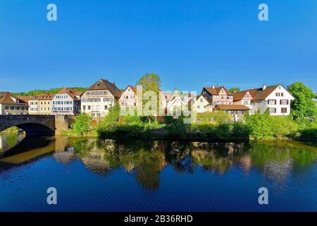 Deutschland, Bade Wurtemberg, Schwabisch Hall, Fachwerk in der alten Innenstadt, neben dem Kocher Stockfoto