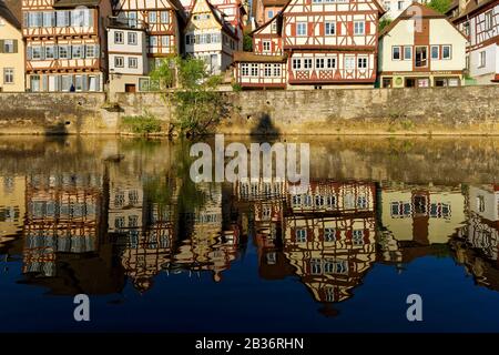 Deutschland, Bade Wurtemberg, Schwabisch Hall, Fachwerk in der alten Innenstadt, neben dem Kocher Stockfoto