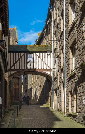 Frankreich, Ille et Vilaine, Cote d'Emeraude (Smaragdküste), Saint Malo, alte Passage aus Fachwerk in der Rue des Vieux Remparts Stockfoto