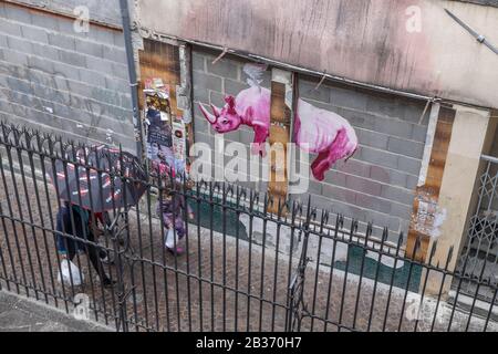 Frankreich, Puy de Dome, Clermont Ferrand, Graffiti auf einer Straße Stockfoto