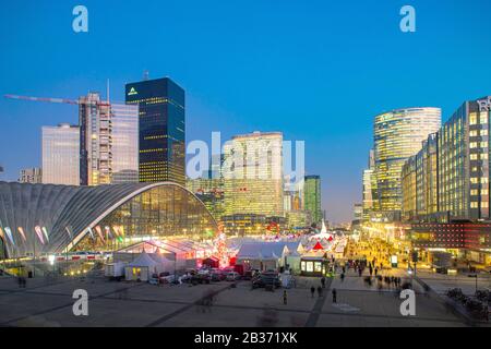 Frankreich, Hauts de seine, La Defense, Geschäftsviertel Stockfoto